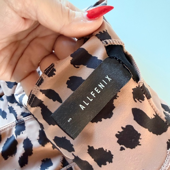 ALLFENIX Leopard Print Women's Leggings and Top Set - Picture 8 of 12